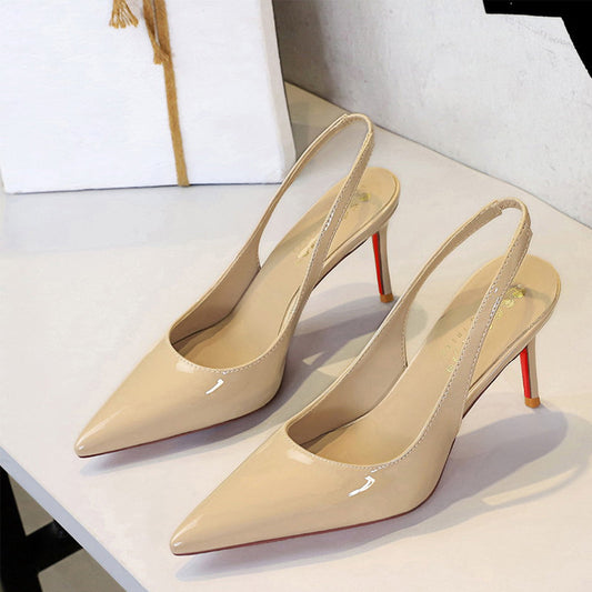 Naisten kiiltävänahkaiset, teräväkärkiset slingback-korkokengät