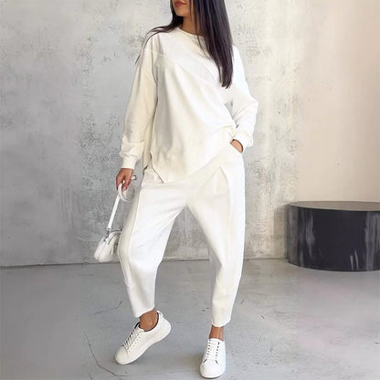 Naisten pitkähihainen, epäsymmetrisellä helmalla varustettu pusero- ja housusetti